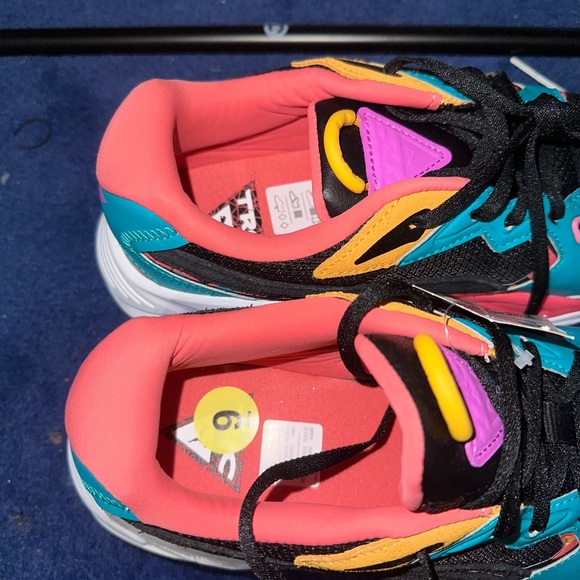 WMNS Puma TRC Mira Lava - 'Puma Black' Size 9 - Picture 3 of 6